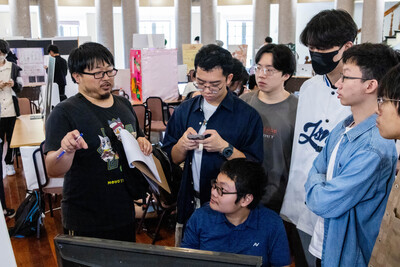 雷亞遊戲股份有限公司遊戲企劃組長張傳博先生給予學生意見圖片