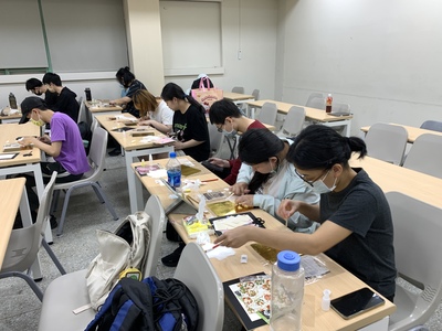 【A3-6】114.04.25「日本傳統工藝—金箔摺紙畫」體驗活動圖片