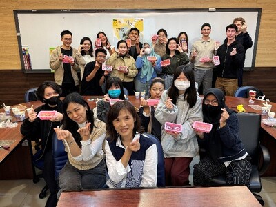 【A1 -7】114.03 .05做手工皂學華語圖片