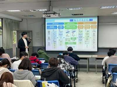 【A1-3】114.12.08 化生系114-1「化工生技概論」專題講座 -「記憶體原來離我們這麼近：從化學反應到晶圓製程」圖片