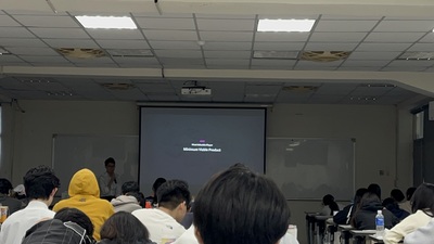 活動現場全景（講者開始進入 MVP 主題）。圖片