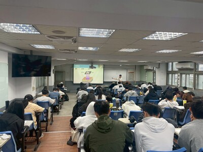 【A1-3】114.11.17 化生系114-1「化工生技概論」專題講座 -「美光工程師日常來嘍~」圖片