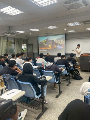 【A1-3】114.11.17 化生系114-1「化工生技概論」專題講座 -「美光工程師日常來嘍~」圖片