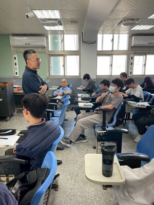 【A1-3】114.12.15 化生系114-1「專題討論」專題講座 -「科技很酷，但材料才是靈魂－揭開電子材料的超能力」圖片