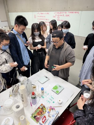 專家講解調配原料圖片