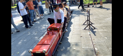 前來搭乘之師生與民眾圖片