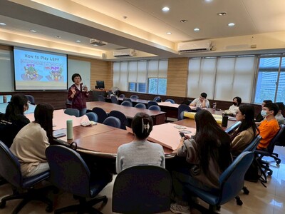 講師授課中圖片