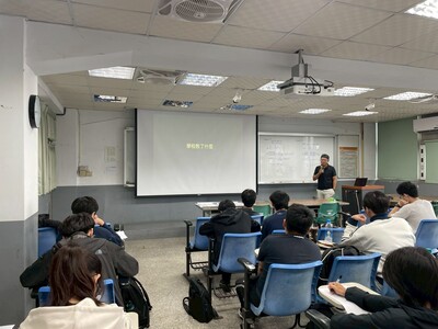 【A1-3】114.11.10 化生系114-1「化工生技概論」專題講座 -「關於跨領域-從學校到工作」圖片